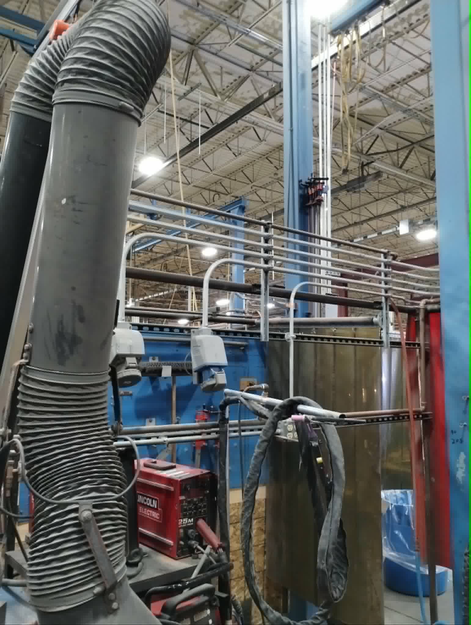 Welding booth receptacle
